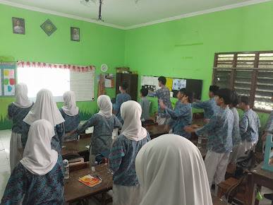 b9083e022dd8375382af1abc8d8976f8cae7594a