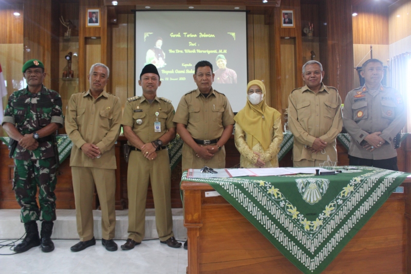 SERAH TERIMA JABATAN KEPALA SEKOLAH